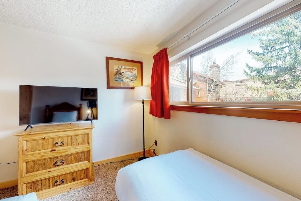Photo of Bedroom in Four O'Clock