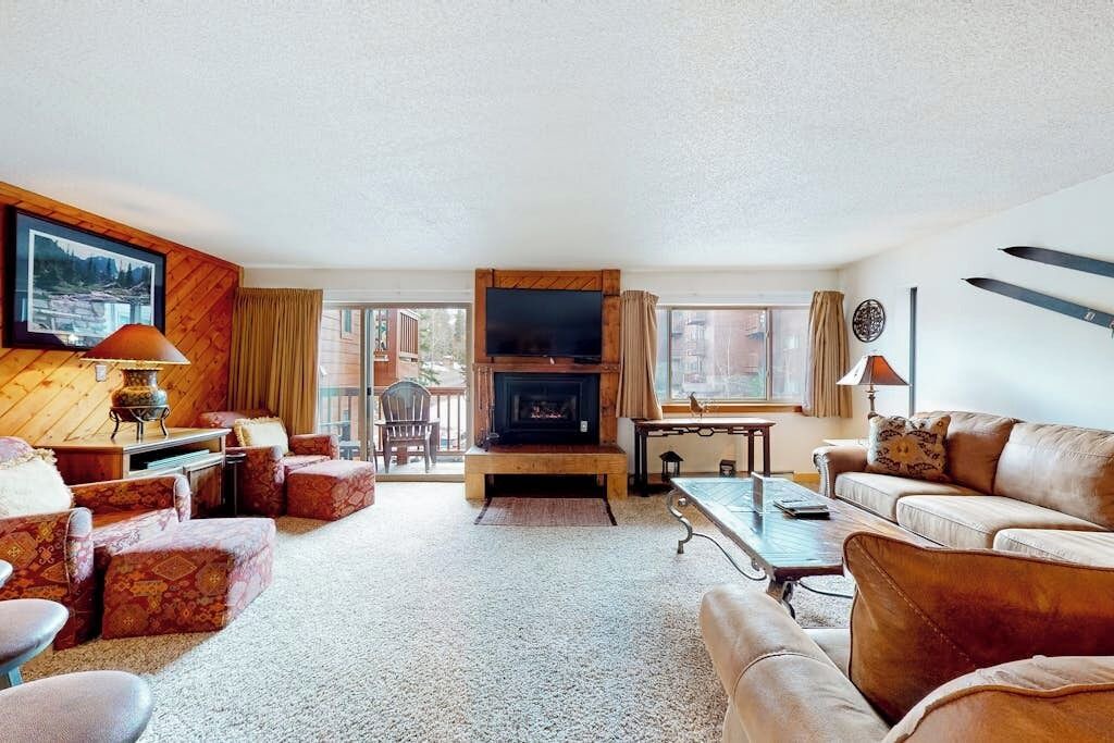 Photo of Livingroom in Four O'Clock