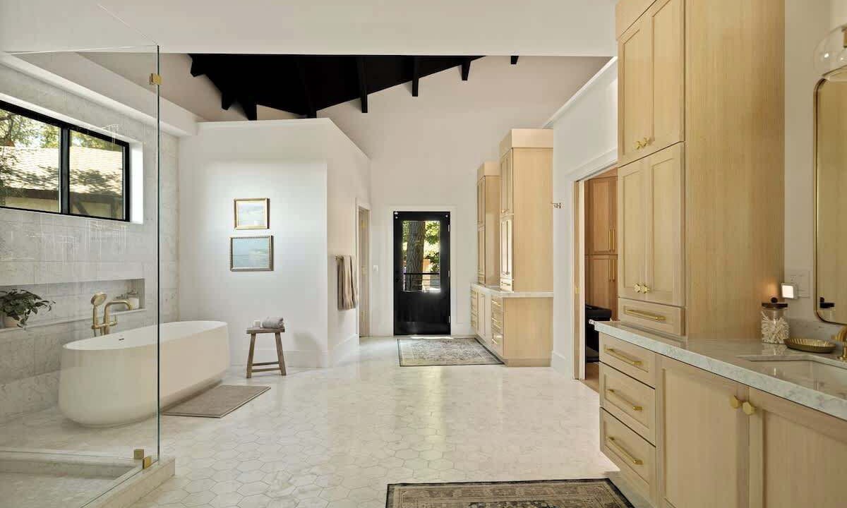 Photo of Bathroom in Blue Jay