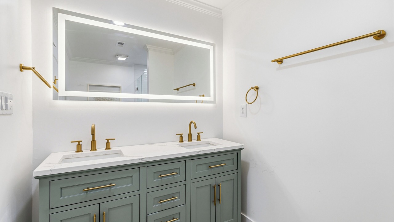 Photo of Bathroom in South Gate Ridge