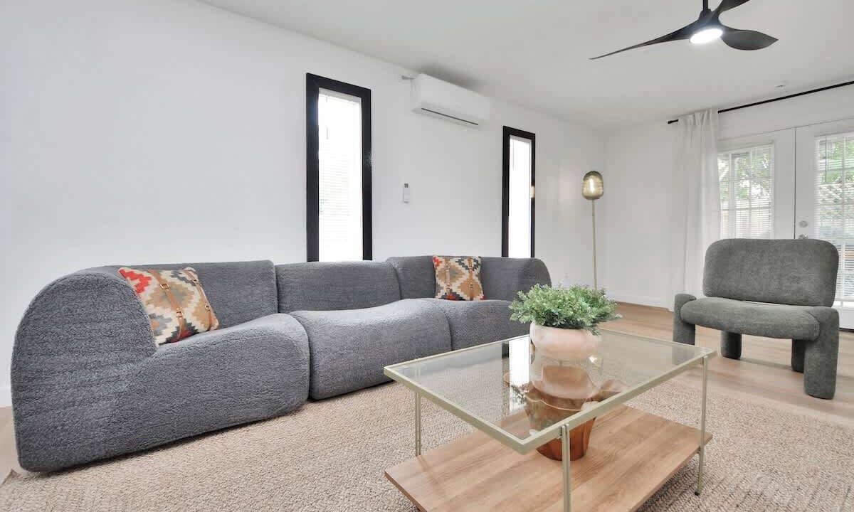 Photo of Livingroom in Southbelt/Ellington