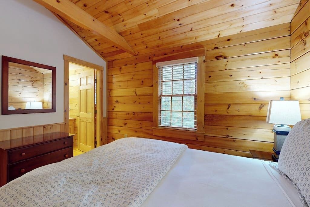 Photo of Bedroom in Northport