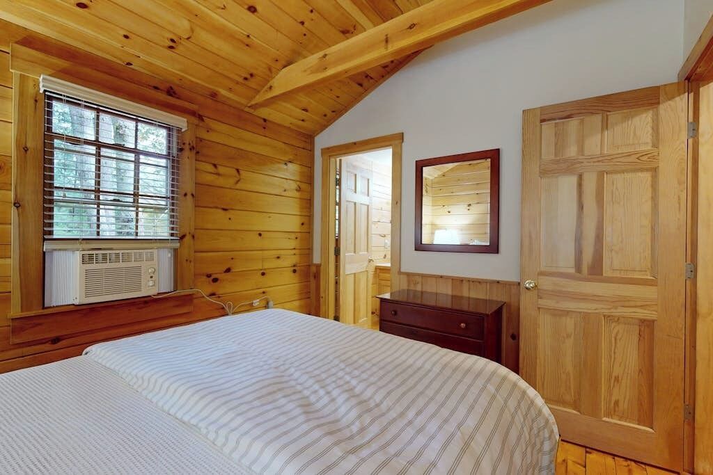 Photo of Bedroom in Northport
