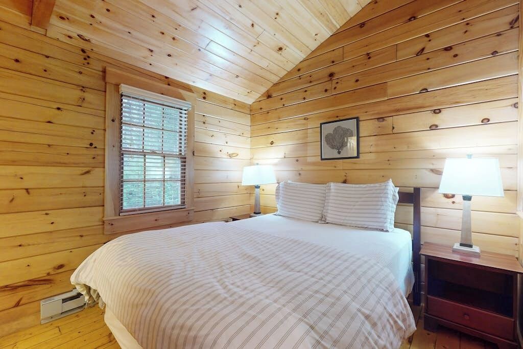 Photo of Bedroom in Northport