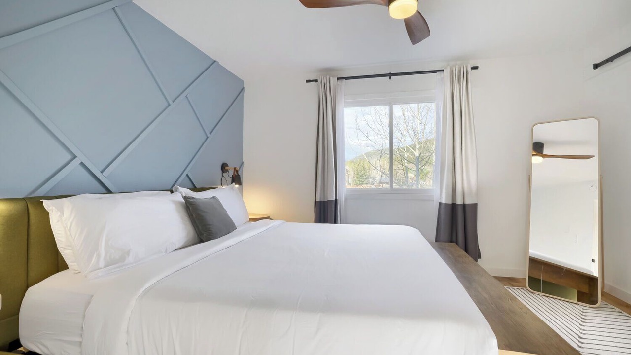 Photo of Bedroom in Summit Cove