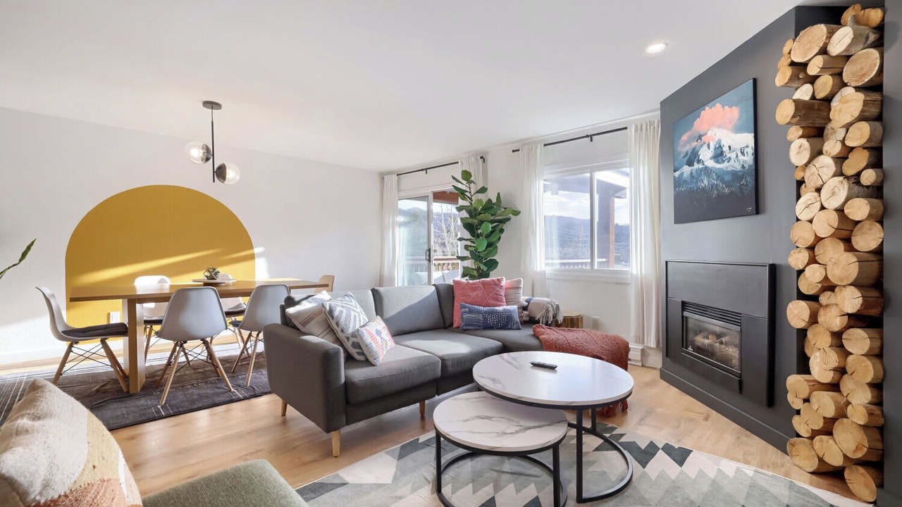 Photo of Livingroom in Summit Cove
