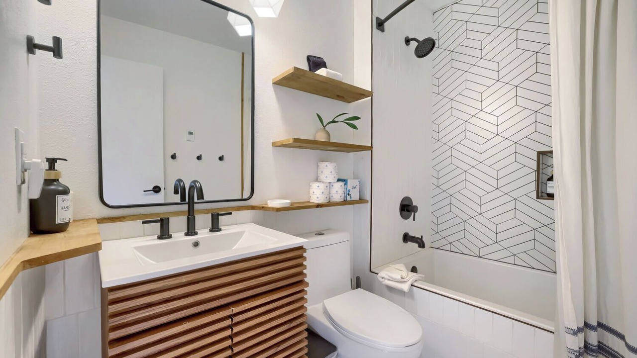 Photo of Bathroom in Summit Cove