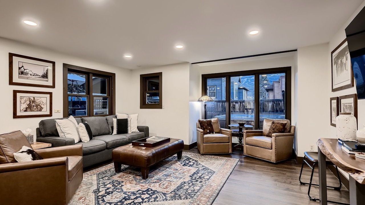 Photo of Livingroom in Historic District