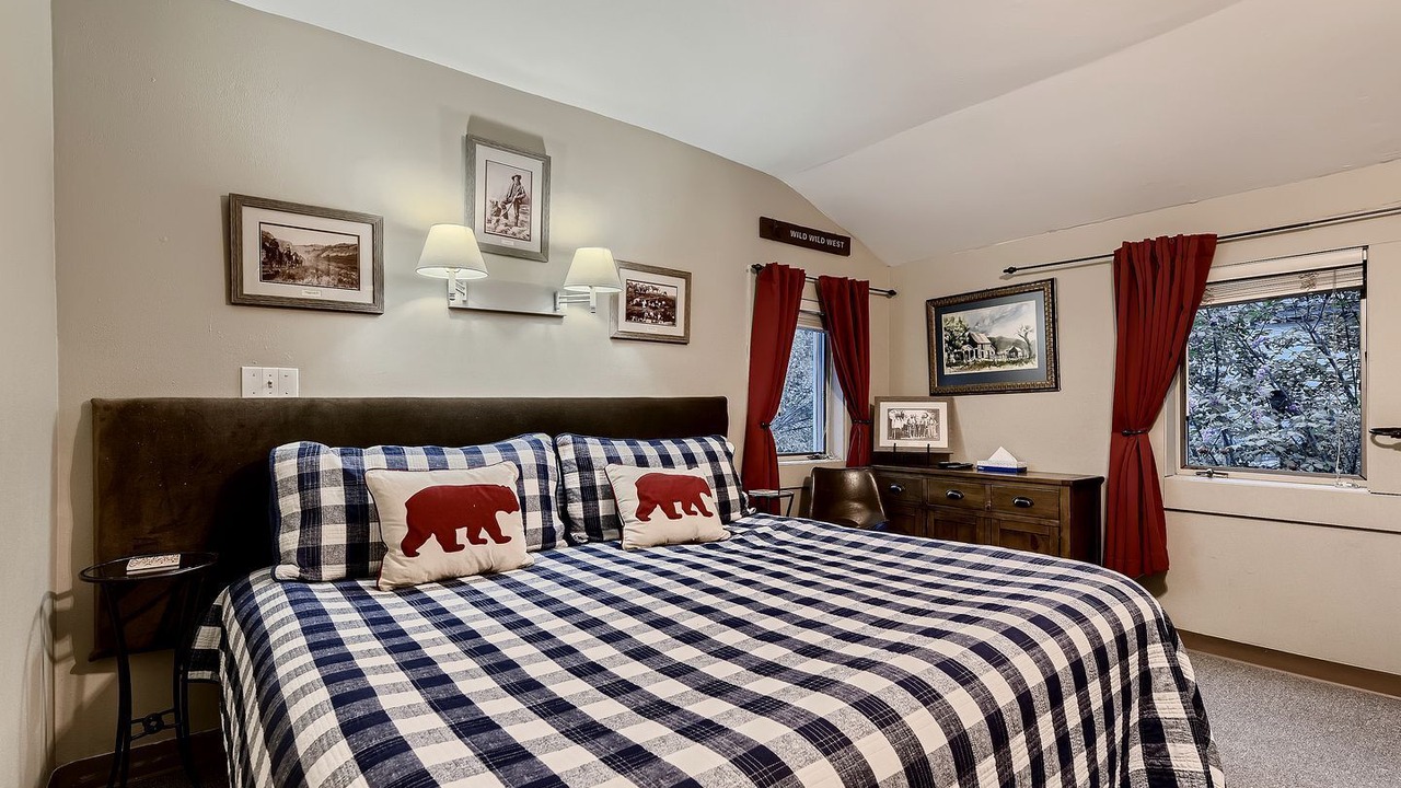 Photo of Bedroom in Historic District