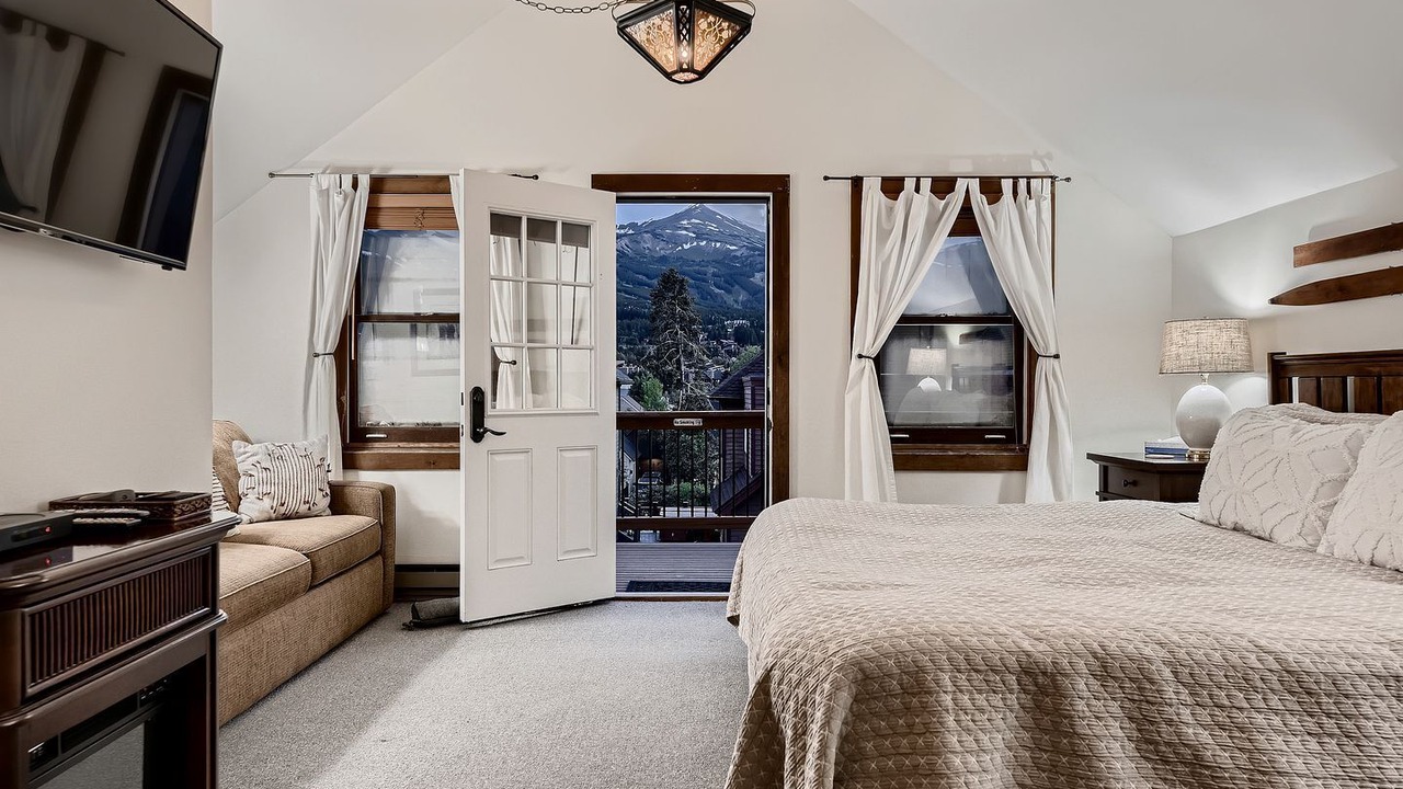 Photo of Bedroom in Historic District