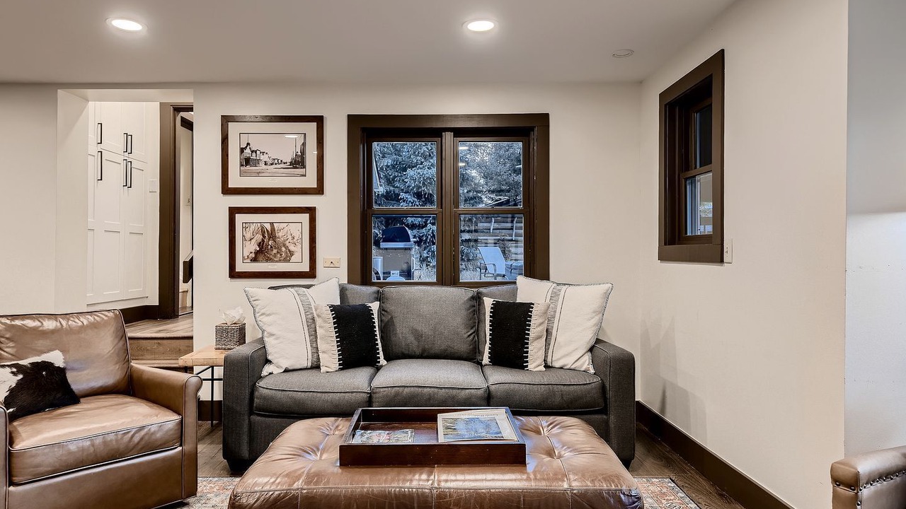 Photo of Livingroom in Historic District