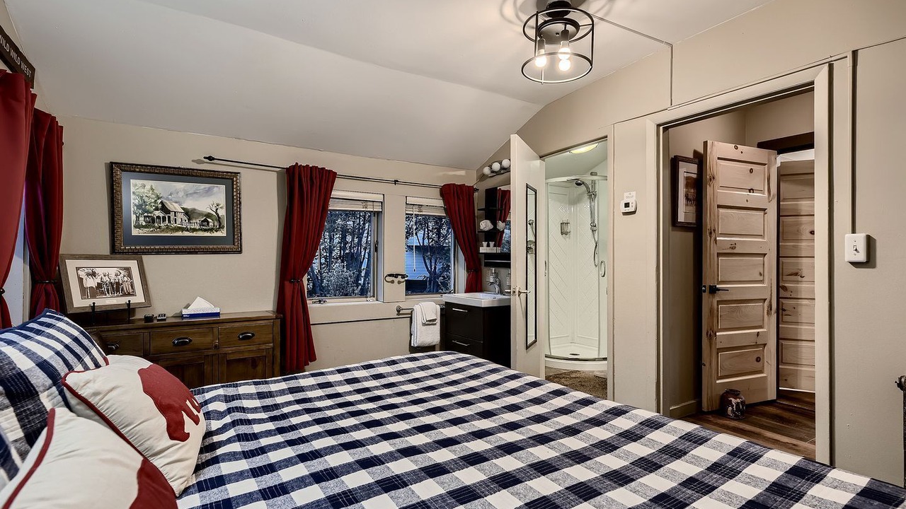 Photo of Bedroom in Historic District