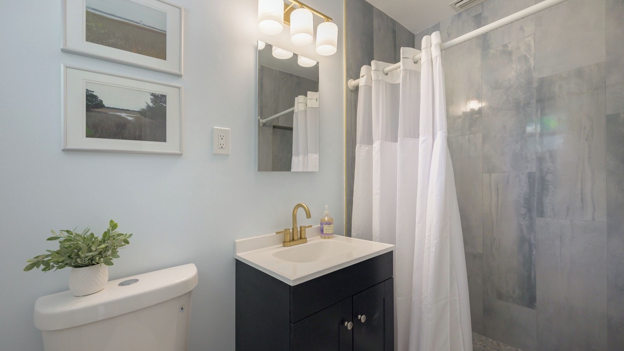 Photo of Bathroom in South Gate Ridge