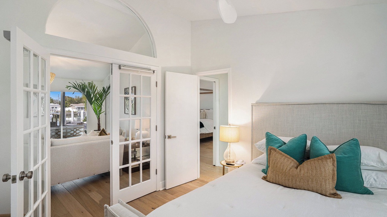 Photo of Bedroom in Capri Isle