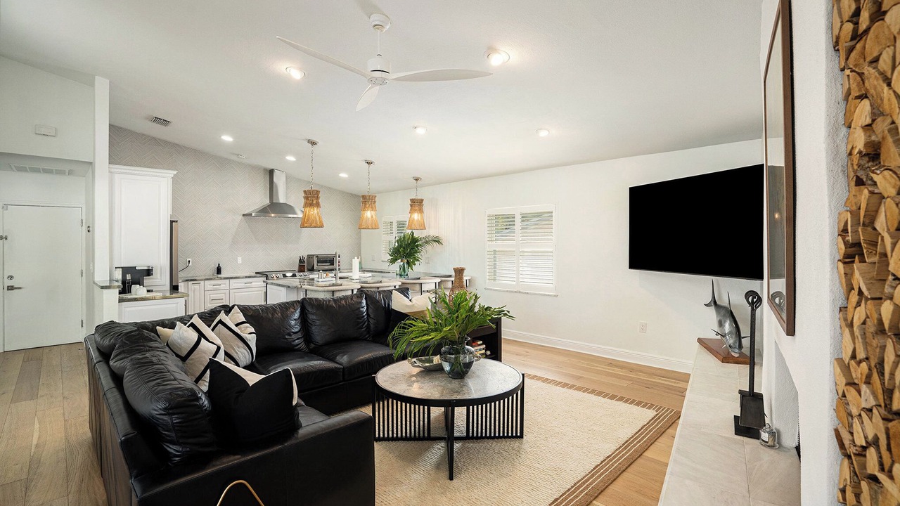 Photo of Livingroom in Capri Isle