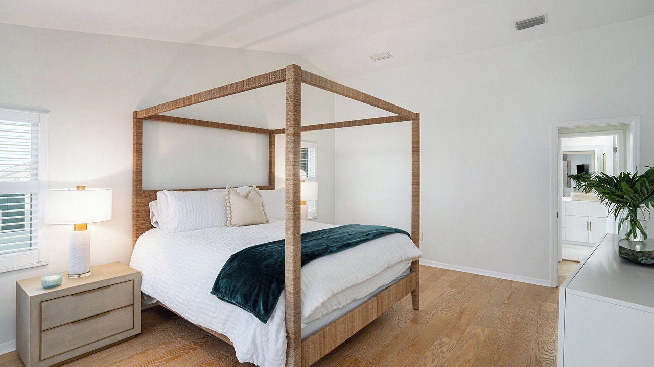 Photo of Bedroom in Capri Isle