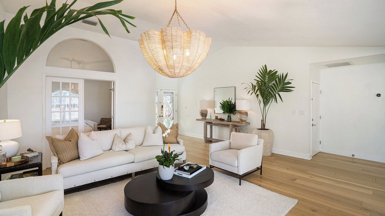 Photo of Livingroom in Capri Isle
