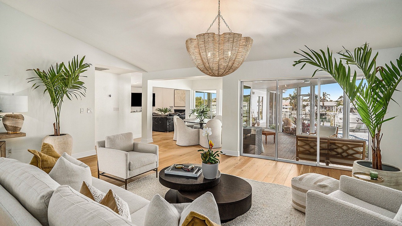 Photo of Livingroom in Capri Isle