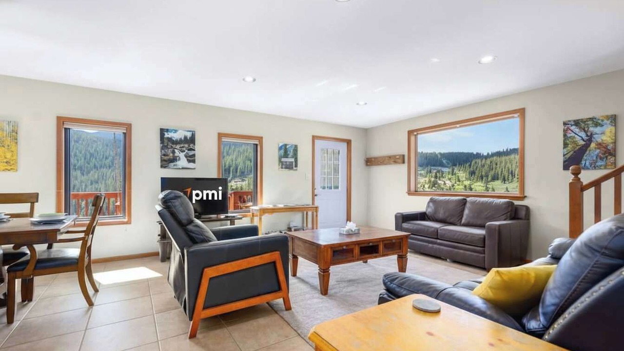 Photo of Livingroom in Quandary Village