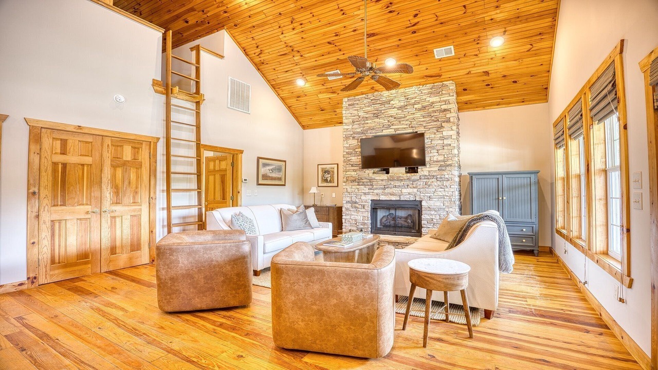 Photo of Livingroom in Longs