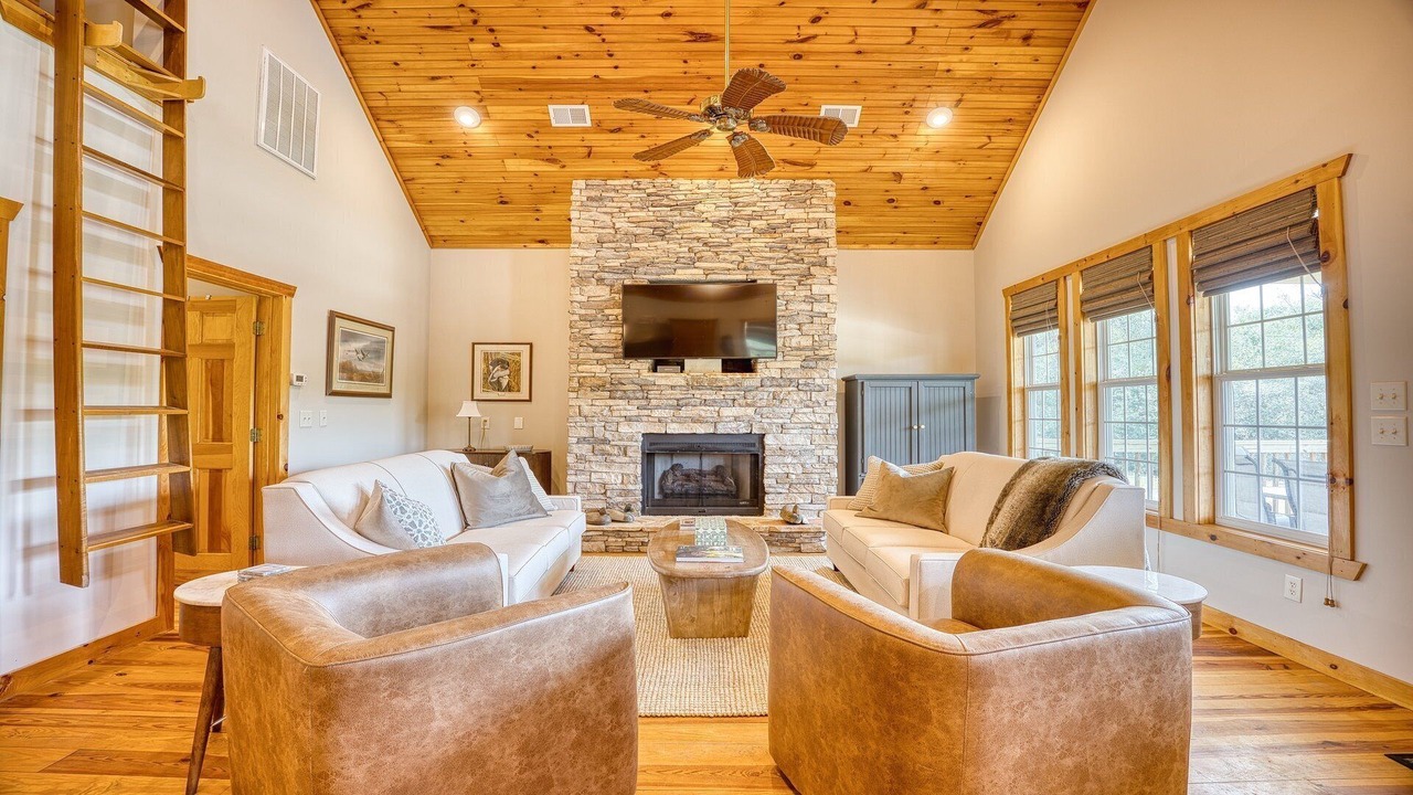 Photo of Livingroom in Longs