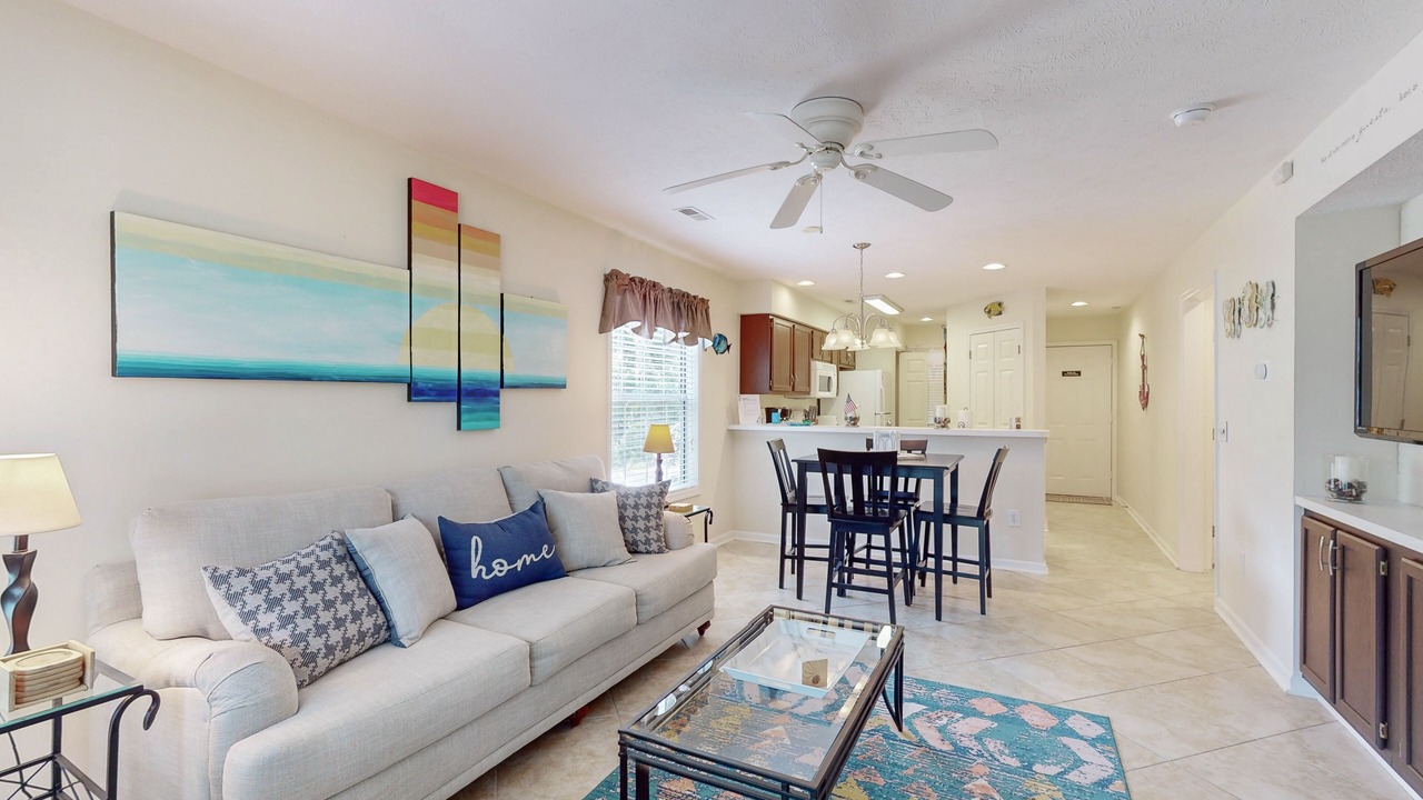Photo of Livingroom in Longs