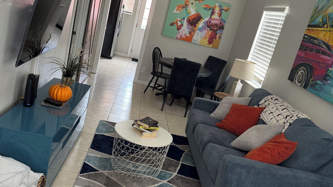 Photo of Livingroom in North Hyde Park