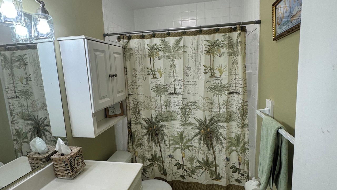 Photo of Bathroom in Somerset Lakes