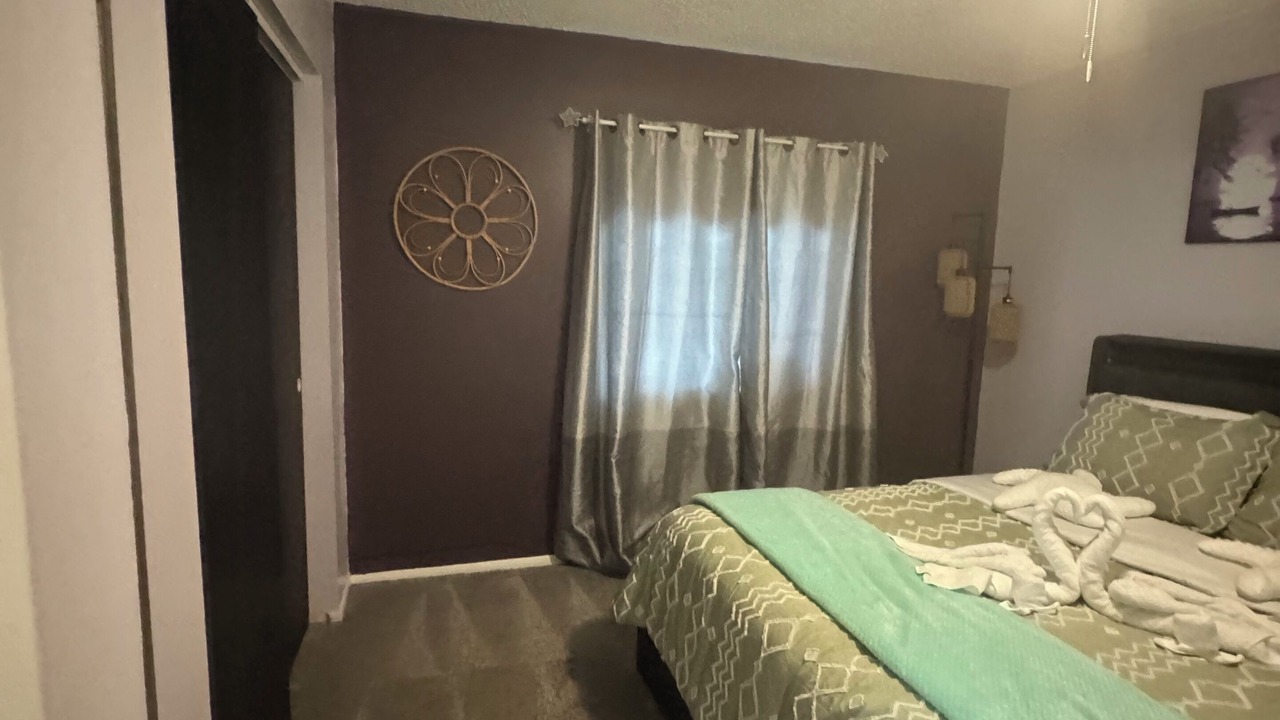 Photo of Bedroom in Somerset Lakes