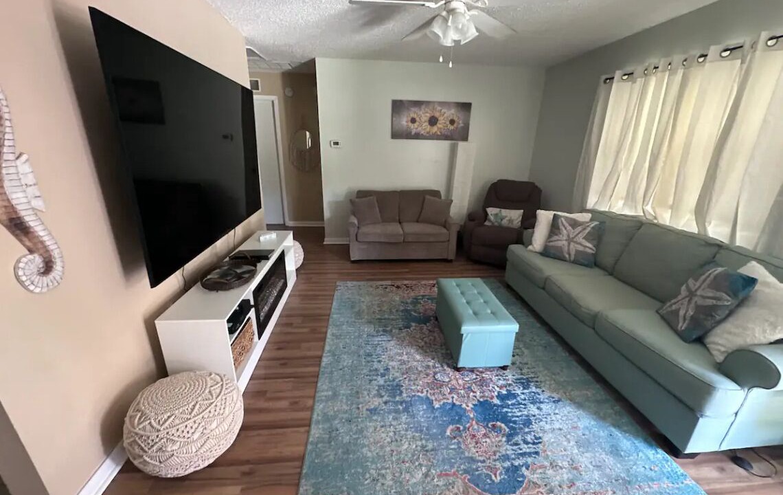Photo of Livingroom in Somerset Lakes