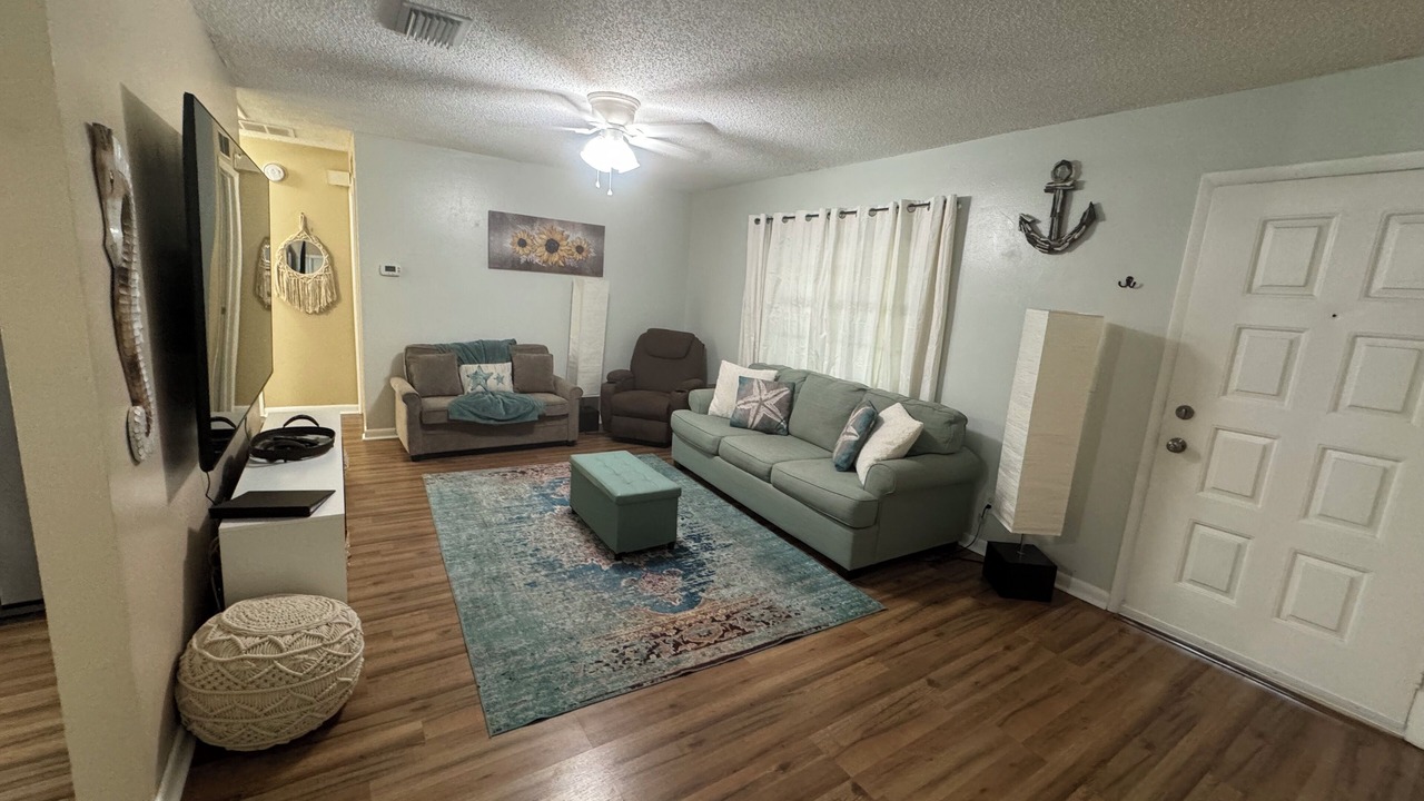Photo of Livingroom in Somerset Lakes