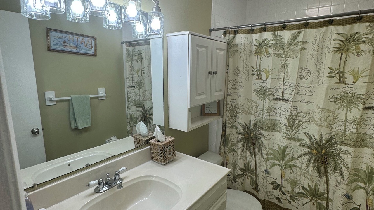 Photo of Bathroom in Somerset Lakes