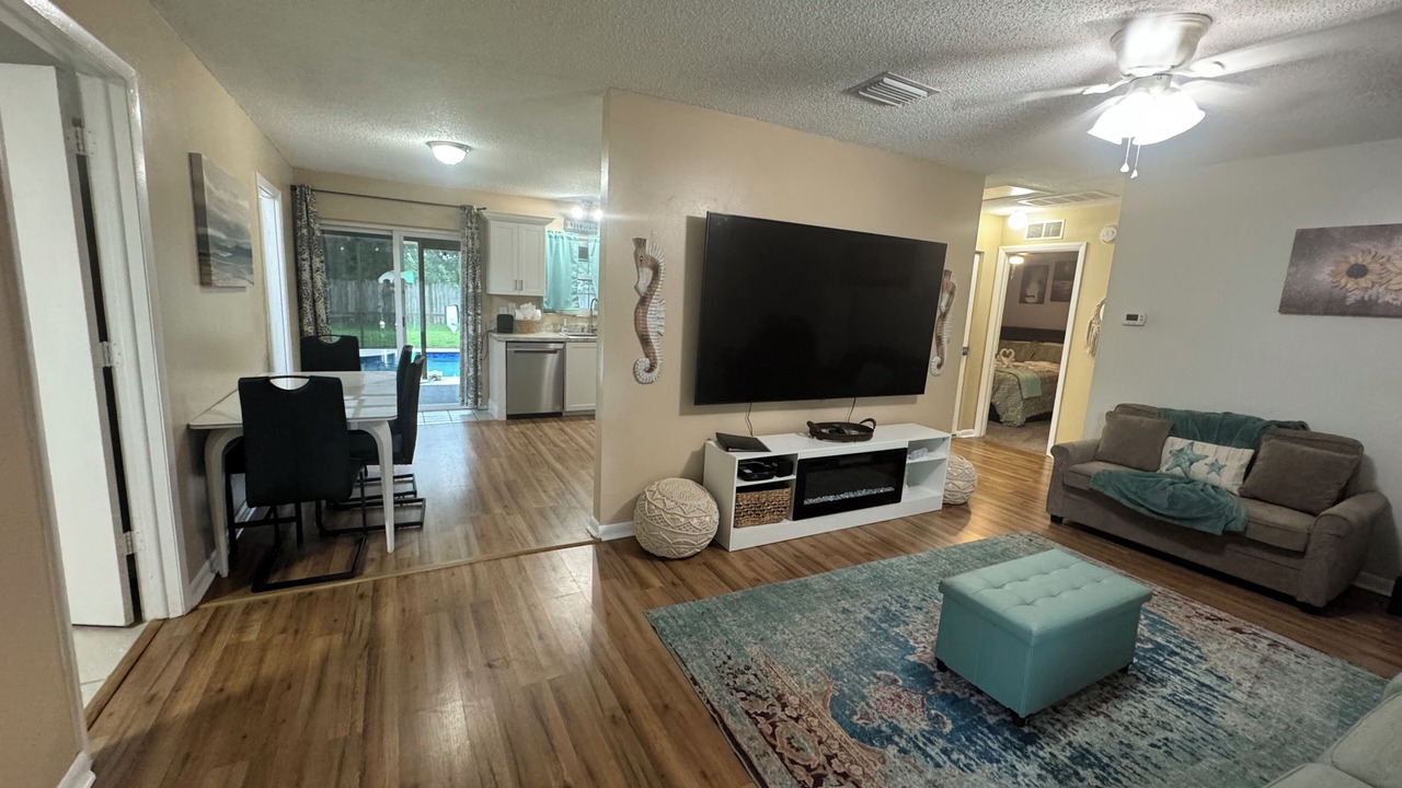 Photo of Livingroom in Somerset Lakes