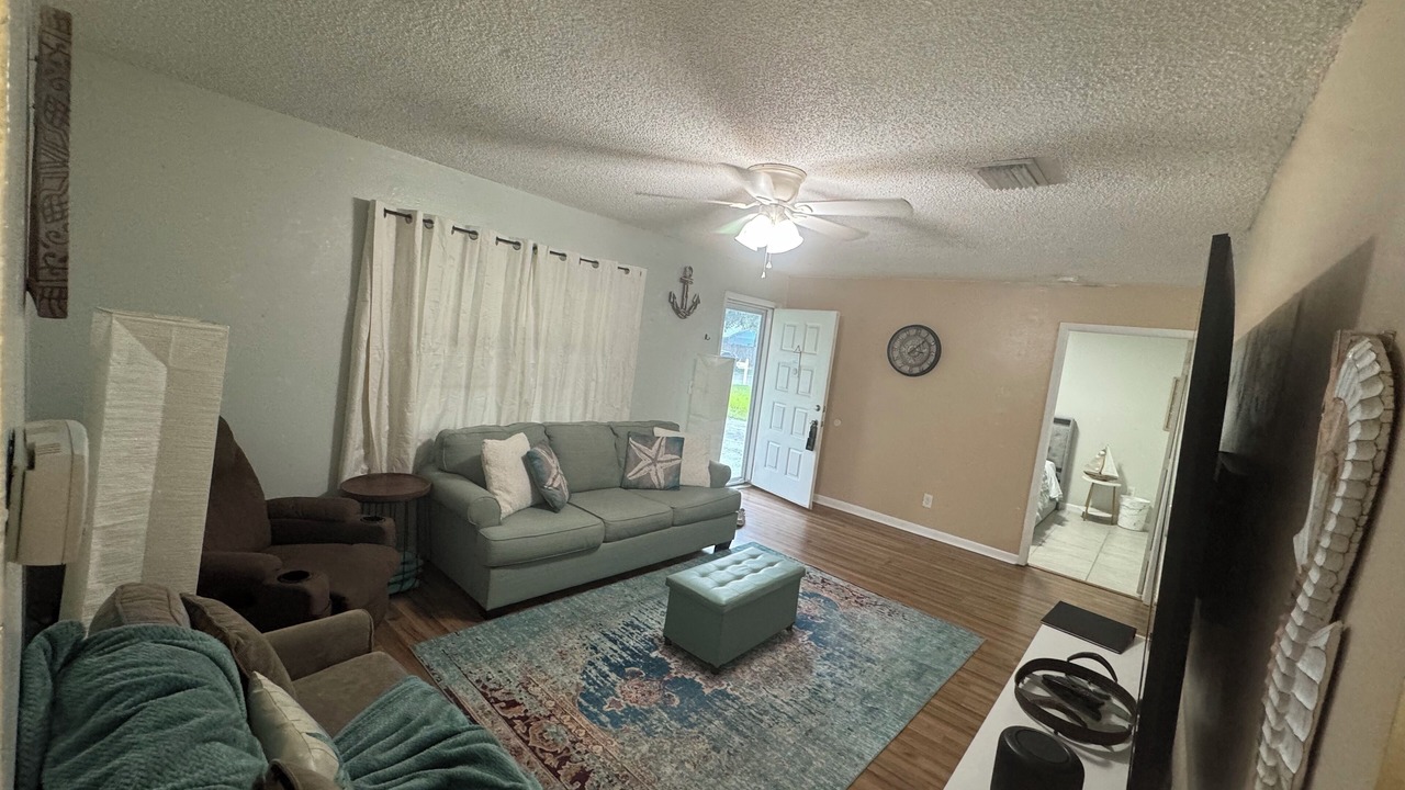 Photo of Livingroom in Somerset Lakes