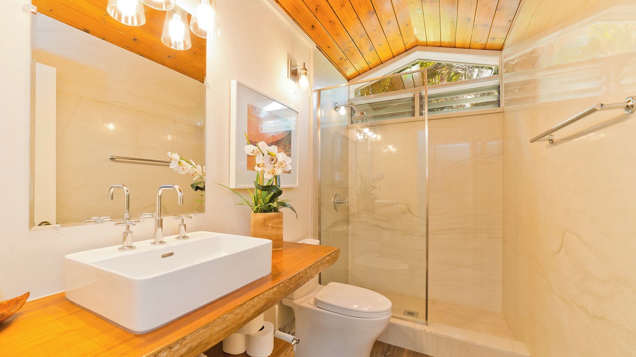 Photo of Bathroom in Kukuihaele