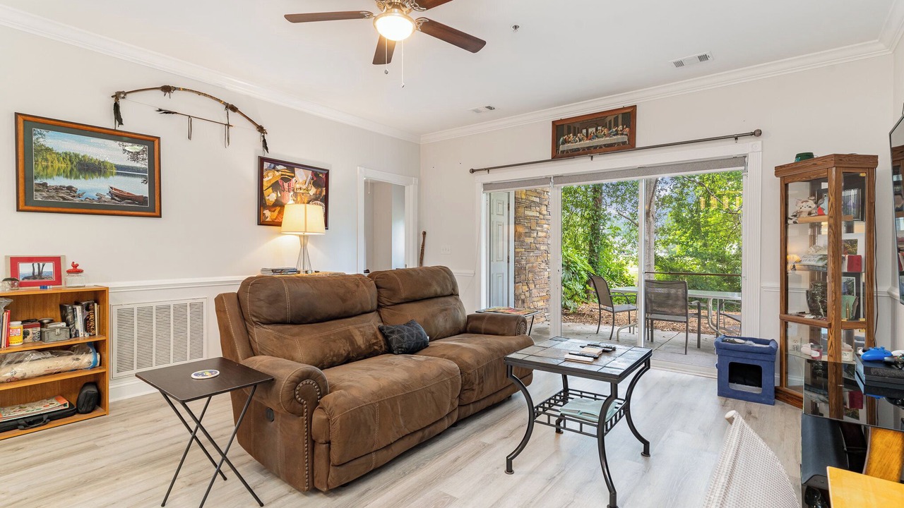 Photo of Livingroom in Longs