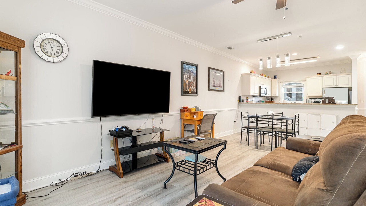 Photo of Livingroom in Longs