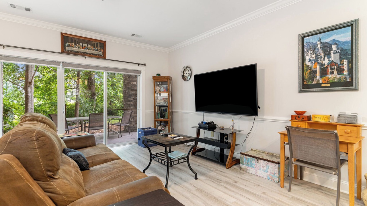 Photo of Livingroom in Longs