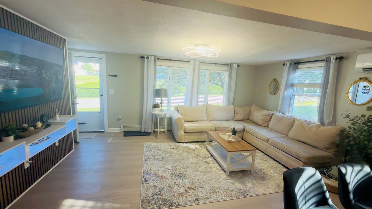 Photo of Livingroom in Montville