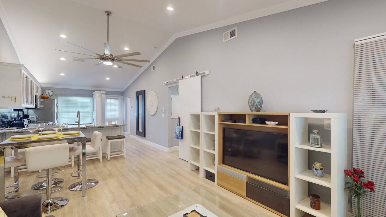 Photo of Livingroom in Capri Isle