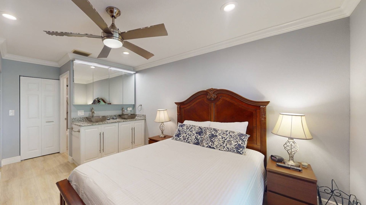 Photo of Bedroom in Capri Isle