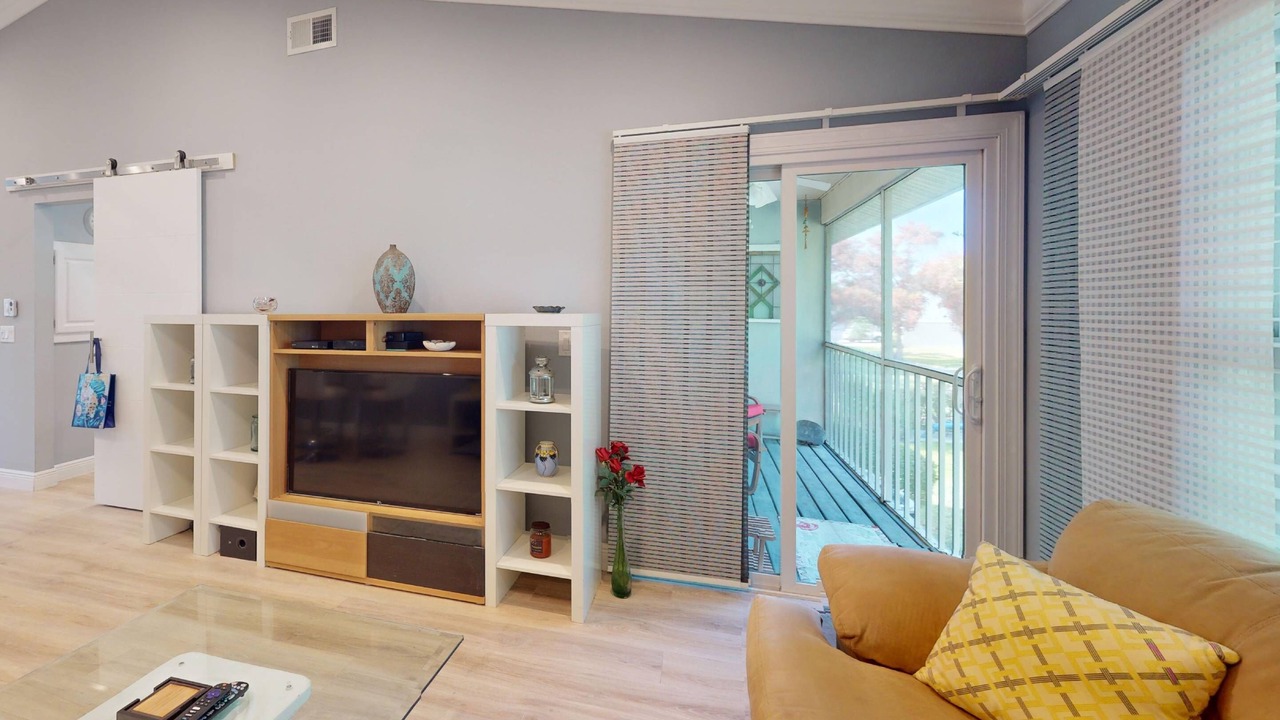 Photo of Livingroom in Capri Isle