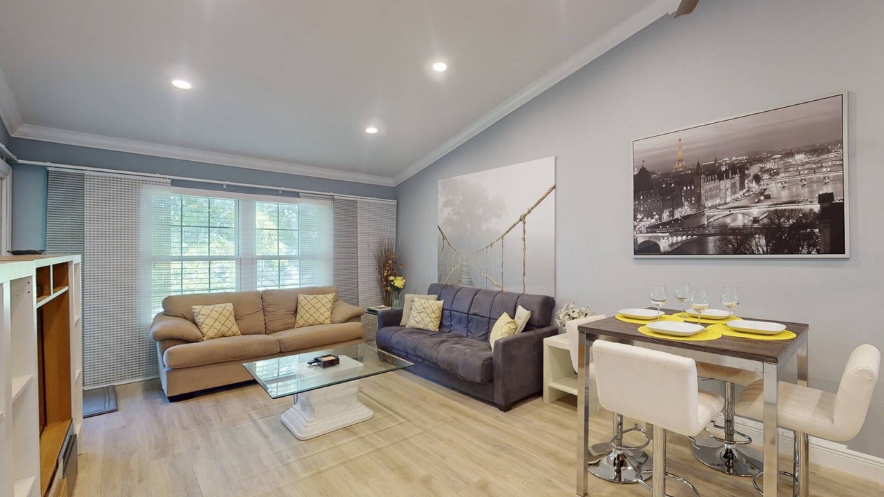 Photo of Livingroom in Capri Isle