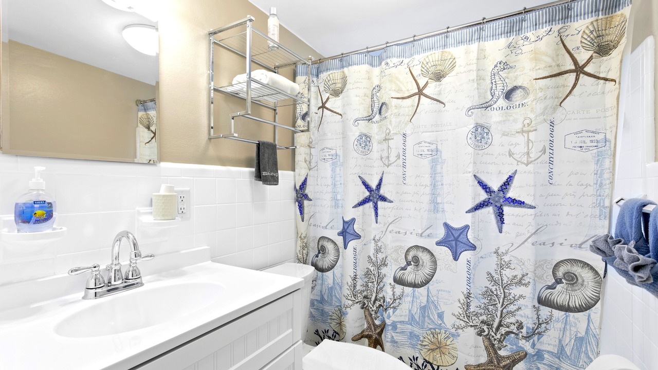 Photo of Bathroom in Treasure Island