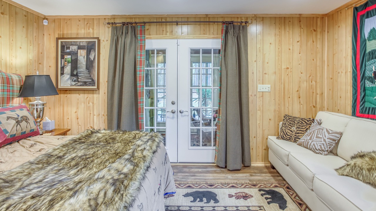 Photo of Bedroom in Barnesville