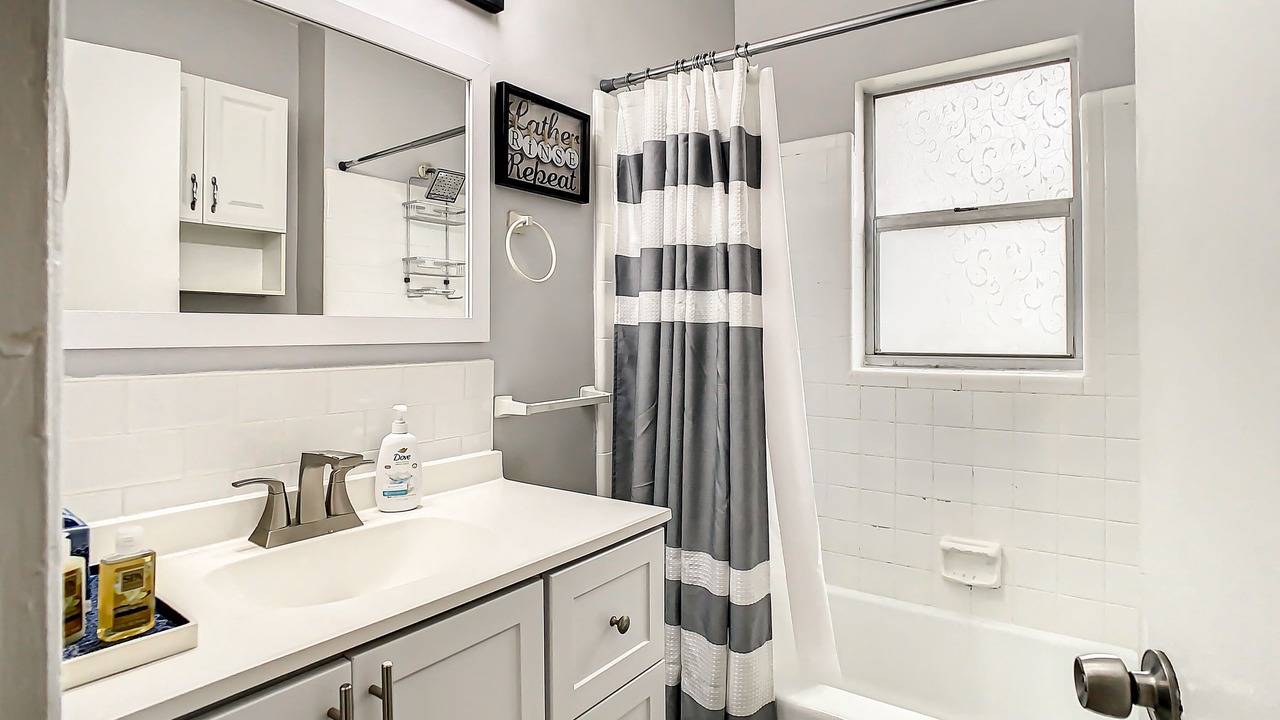Photo of Bathroom in Anona