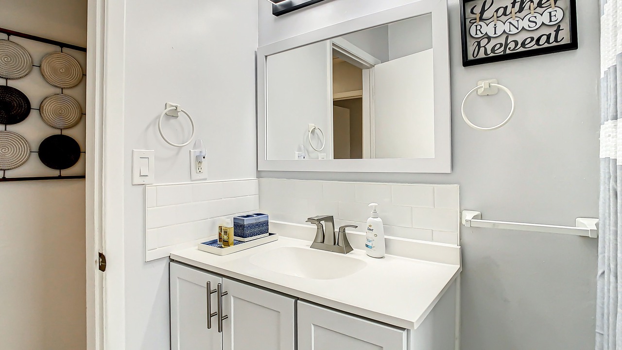 Photo of Bathroom in Anona