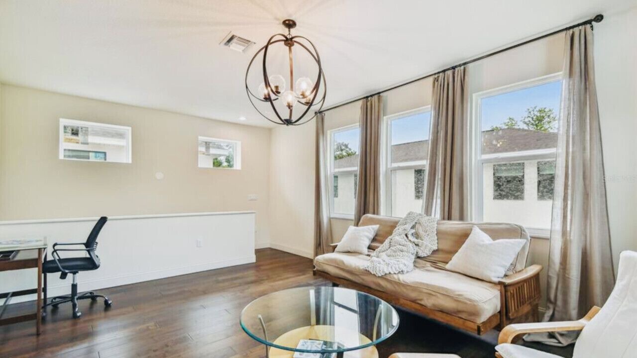 Photo of Livingroom in Gillespie Park