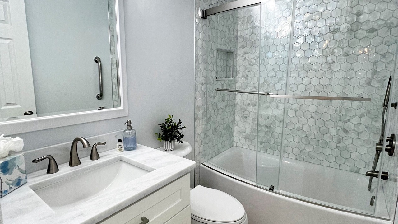 Photo of Bathroom in Garden City