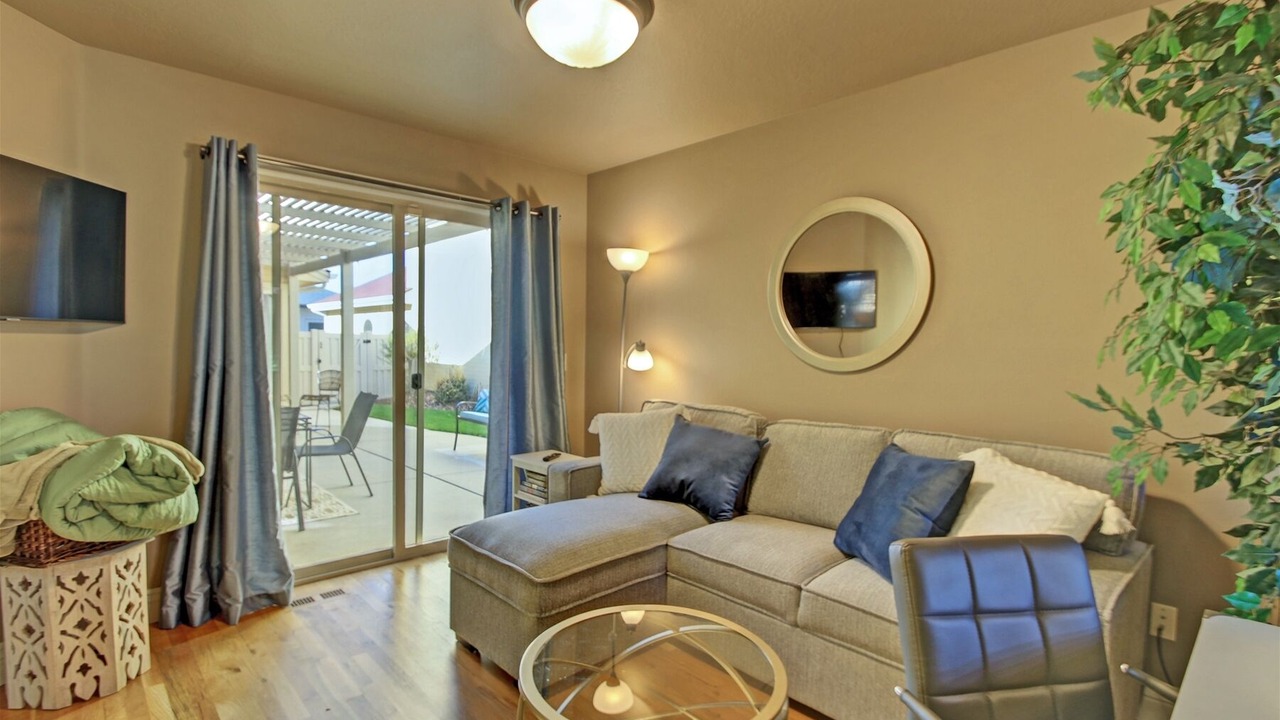Photo of Livingroom in Eagle